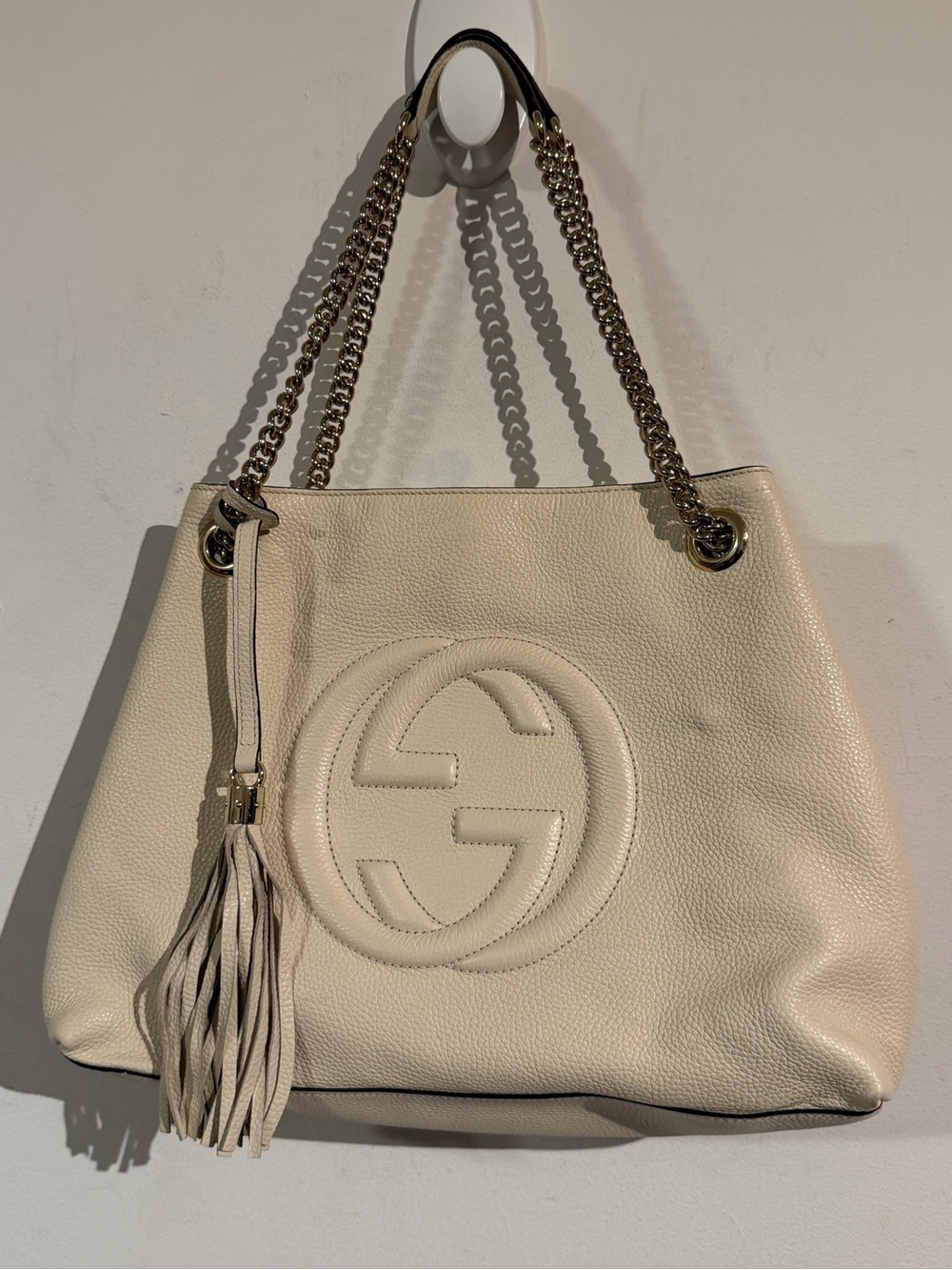 Gucci Cream Leather Shoulder Bag with Tassel and Chain Straps